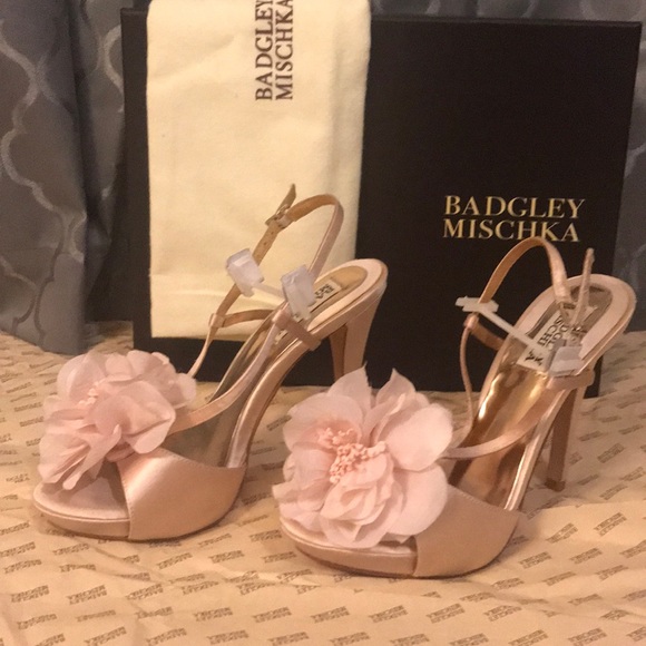 BRAND NEW Badgley Mischka Blush Heels - Picture 4 of 6